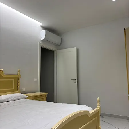 Domus Lola - *