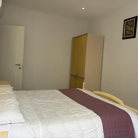 Apartment Domus Lola -